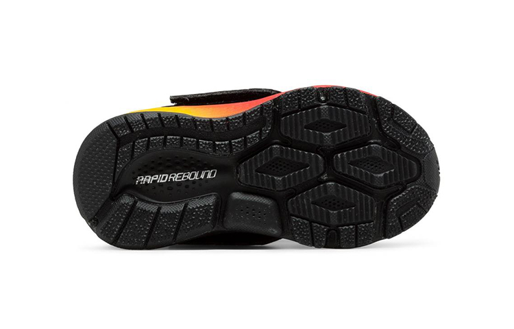 Shop 嬰兒 Disney x New Balance Vazee Rush v2 迪士尼聯名款 輕便透氣休閒運動鞋 黑紅拼色