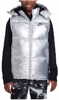 (Pre School) Nike Kids' Silver Puffer Vest with Logo, Hood, Velcro & Zipper Closure. DZ9728-048 (Pre School) Nike Kids' Silver Puffer Vest with Logo, Hood, Velcro & Zipper Closure. DZ9728-048