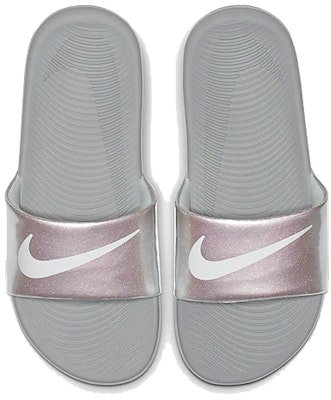 (Preschool) (Grade School) Nike Kawa Slides 'Wolf Grey' 819352-007 Lookbook (Preschool) (Grade School) Nike Kawa Slides 'Wolf Grey' 819352-007