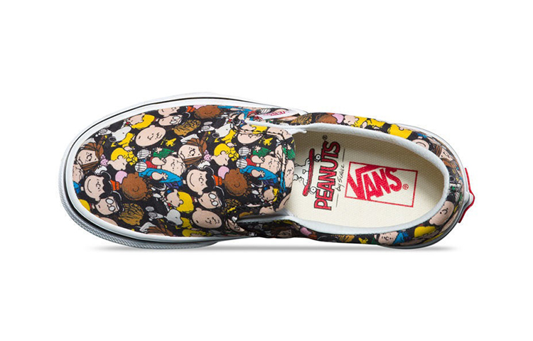 Shop (PS) (Sekolah Rendah) Peanuts x Vans Classic Slip-On 'Kumpulan Kawan' VN0A32QIOQX