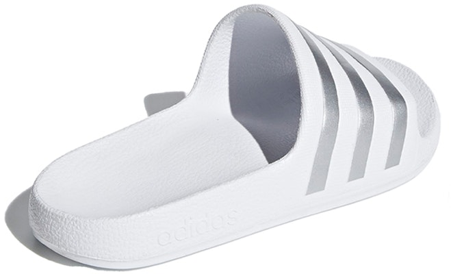 兒童 adidas Adilette Aqua K 銀白 拖鞋 Shop 兒童 adidas Adilette Aqua K 銀白 拖鞋