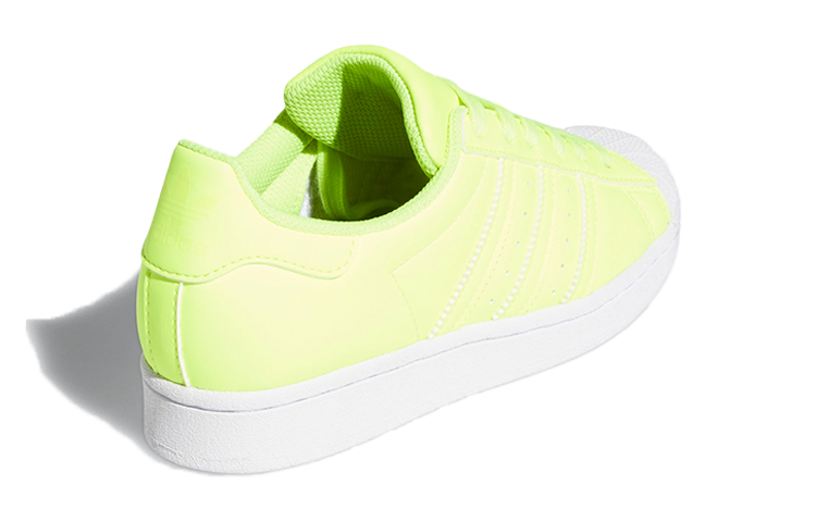 Shop 大童 adidas Originals Superstar 低筒 兒童板鞋 黃
