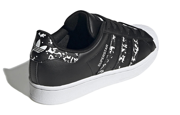 Shop 大童 adidas originals Superstar J 耐磨防滑 低筒 兒童板鞋 黑白