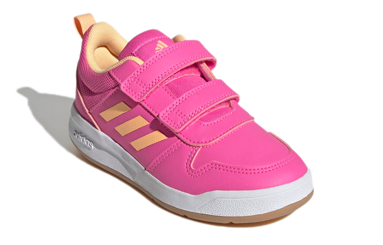 Lookbook 兒童 adidas Tensaur K 低筒運動鞋 粉紅色