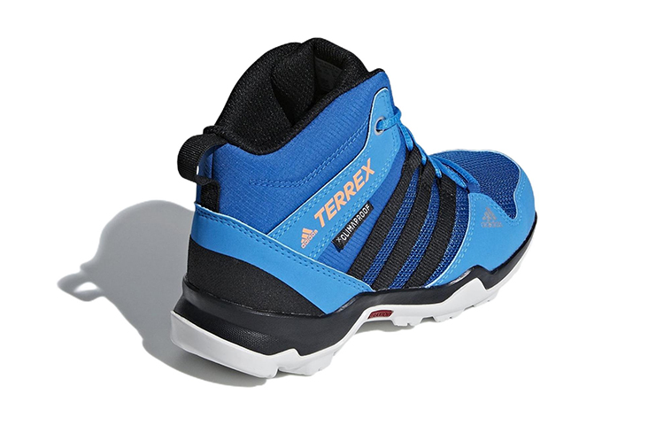 Shop 兒童 adidas Terrex Ax2r Mid Cp K 耐磨防滑戶外鞋 藍色