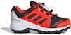 (PS) Sneakers Mendaki adidas Terrex Gore-Tex 'Hitam Solar Merah' FW9759
