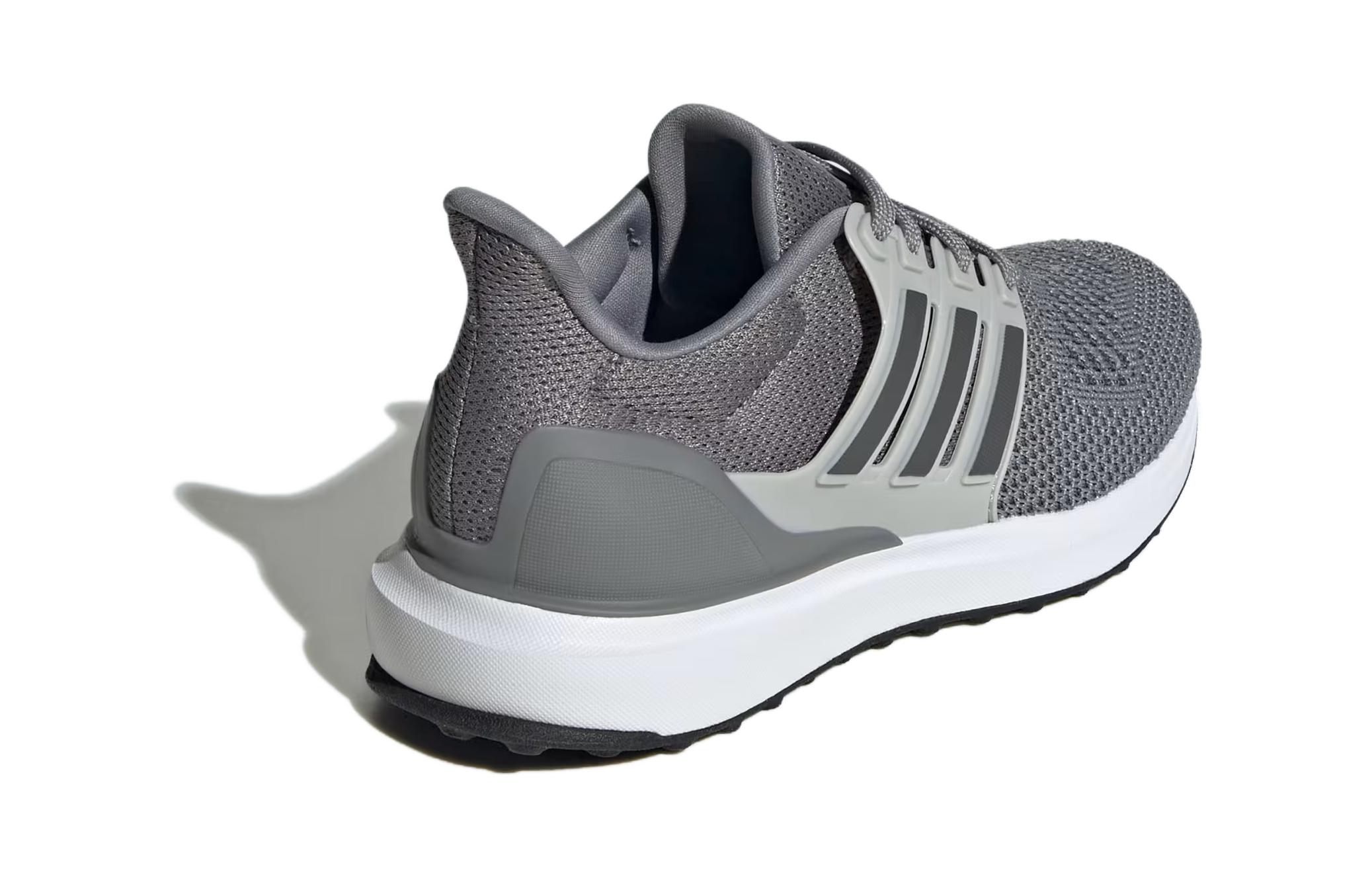 Shop 中童 adidas Ubounce Dna 減震耐磨 低幫 兒童跑步鞋 灰色