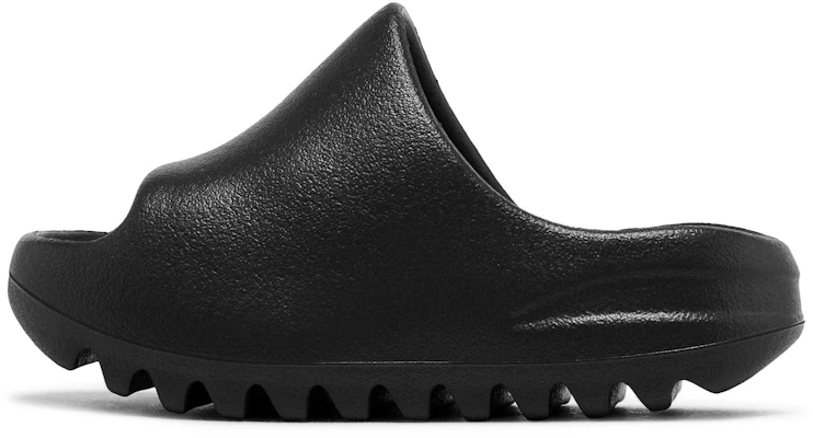 (PS) adidas Yeezy Slides ''Dark Onyx'' Noir Foncé ID5104 Lookbook (PS) adidas Yeezy Slides ''Dark Onyx'' Noir Foncé ID5104
