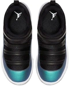 (PS) Air Jordan 11 Retro Little Flex 'Hitam Iridescent' BQ7101-009 Lookbook (PS) Air Jordan 11 Retro Little Flex 'Hitam Iridescent' BQ7101-009