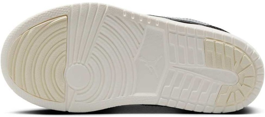 (JR) Air Jordan 1 Low ALT SE 'Hitam Perak Metalik' FZ3920-001 Details for (JR) Air Jordan 1 Low ALT SE 'Hitam Perak Metalik' FZ3920-001