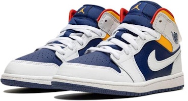 (PS) Air Jordan 1 Mid 'Putih Biru Tua' 640734-131 Lookbook (PS) Air Jordan 1 Mid 'Putih Biru Tua' 640734-131
