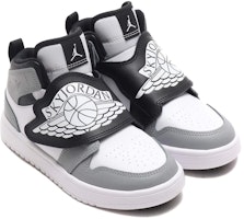 (PS) エア ジョーダン 1 スカイ ロゴ "グレー/ブラック/ホワイト" BQ7197-102 Lookbook (PS) エア ジョーダン 1 スカイ ロゴ "グレー/ブラック/ホワイト" BQ7197-102