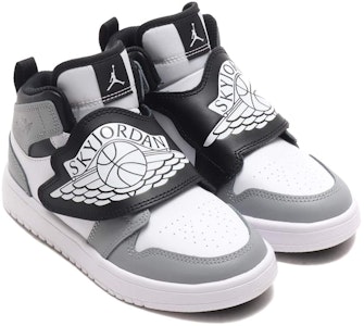 (PS) Air Jordan 1 Logo Langit 'Kelabu Hitam Putih' BQ7197-102 Lookbook (PS) Air Jordan 1 Logo Langit 'Kelabu Hitam Putih' BQ7197-102