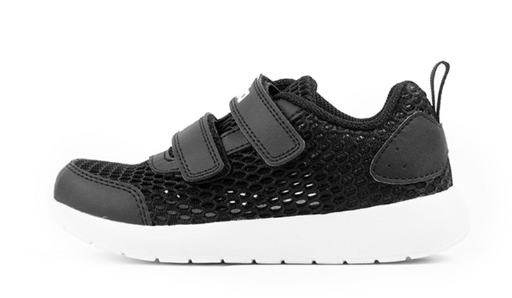 preschool-anta-running-shoes-black-white-332029931-a-1
