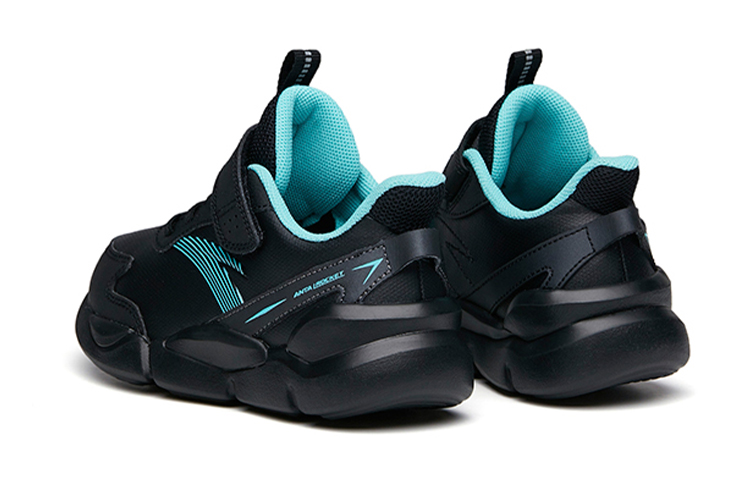 Shop 安踏 革面輕便跑步鞋 中童 藍黑