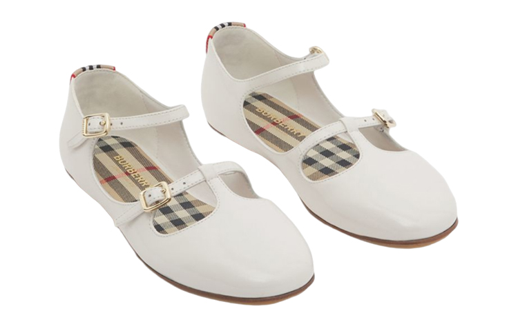 Lookbook (PS) Burberry Ballet Flat ''Kulit Putih Berkilat dengan Gesper'' 80492061