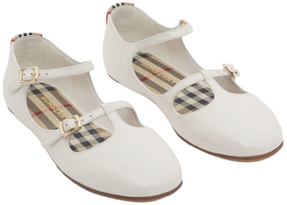 (PS) Burberry Bailarina 'Cuero Blanco Charol con Hebilla' 80492061 Lookbook (PS) Burberry Bailarina 'Cuero Blanco Charol con Hebilla' 80492061
