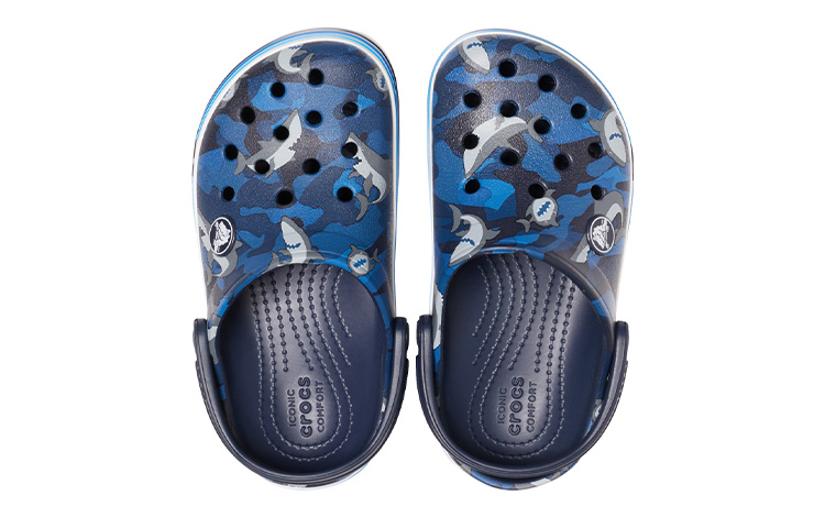 Lookbook 兒童 Crocs 樂隊鯊魚圖案 戶外包頭洞洞涼鞋 藍色