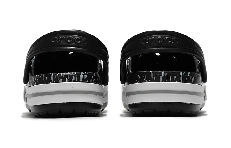 Shop 兒童 Crocs Classic Clog 克樂克 雙色沙灘洞洞休閒涼鞋 黑灰