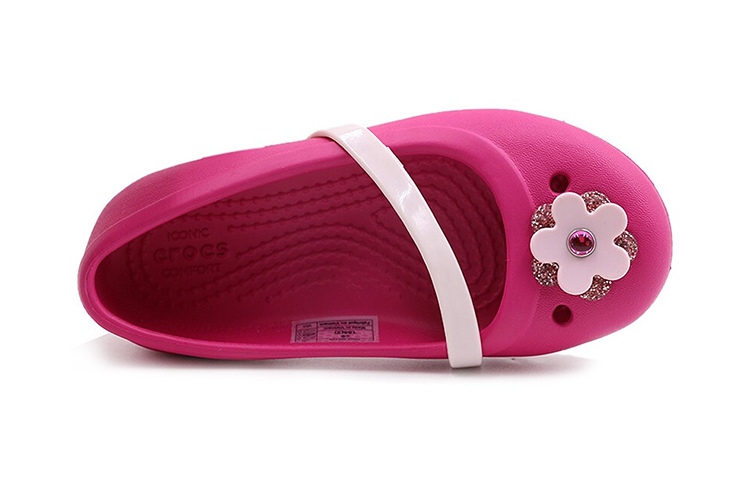 Lookbook 兒童 Crocs Lina Charm Flat 簡約休閒公主涼鞋 玫瑰紅