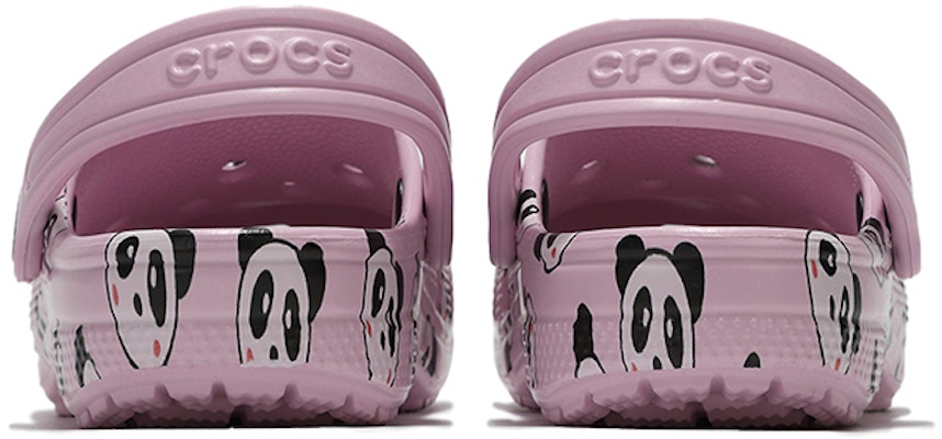 大童 Crocs 克洛克斯 卡通熊貓印花 洞洞運動涼鞋 芭蕾色 Lookbook 大童 Crocs 克洛克斯 卡通熊貓印花 洞洞運動涼鞋 芭蕾色
