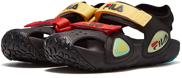 (PS) FILA Sandal 'Hitam Merah' K14B322802FBA Lookbook (PS) FILA Sandal 'Hitam Merah' K14B322802FBA