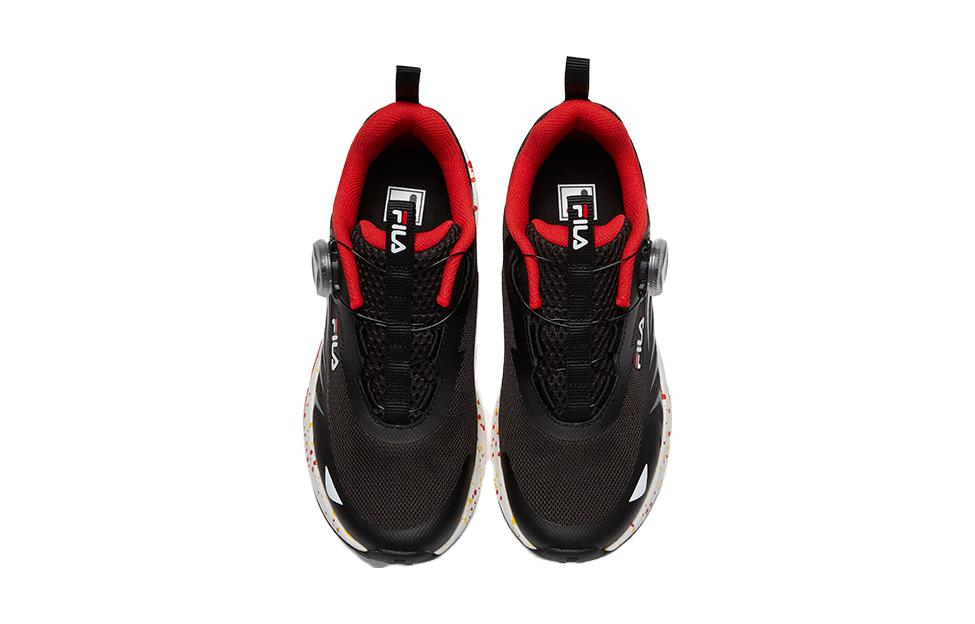 Lookbook (PS) Sepatu Latihan FILA 'Hitam Merah' K15B322401FBF
