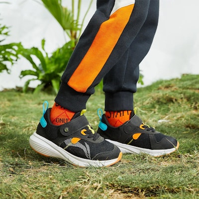 (PS) Kasut Lari Li-Ning Kanak-kanak Zhirou 2.0 'Reka Bentuk Pelekat Hitam' YKNR092-1 Shop (PS) Kasut Lari Li-Ning Kanak-kanak Zhirou 2.0 'Reka Bentuk Pelekat Hitam' YKNR092-1