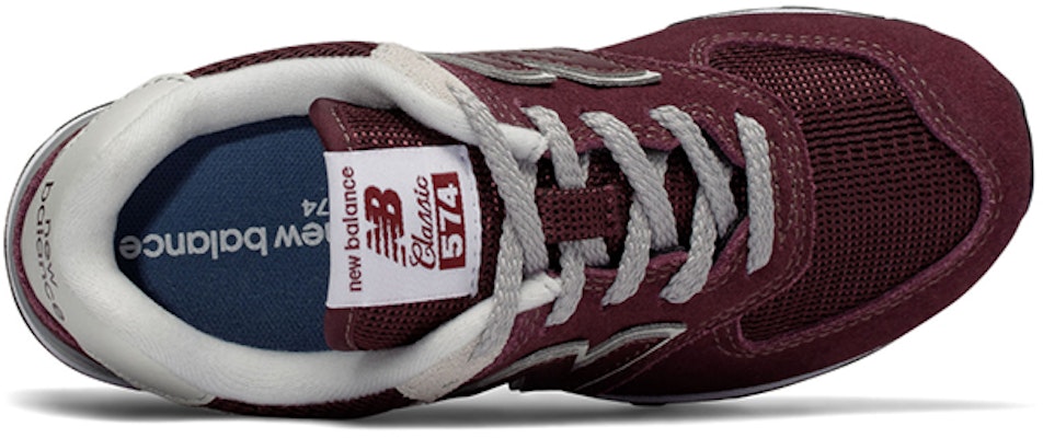 (PS) New Balance Pequeños '574 Core Zapatillas Burdeos/Gris PC574GB Lookbook (PS) New Balance Pequeños '574 Core Zapatillas Burdeos/Gris PC574GB