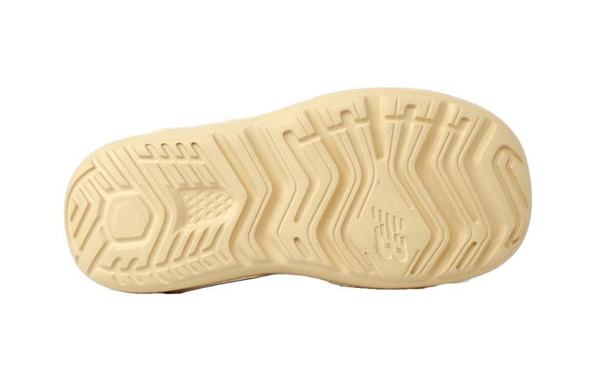 Shop 中童 New Balance 沙灘 防滑耐磨兒童涼鞋 米色