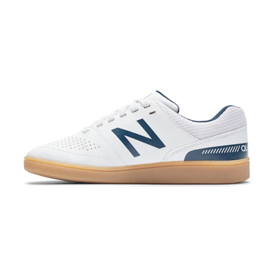 (PS) NB Audazo v4 Control JNR In 'White Blue'