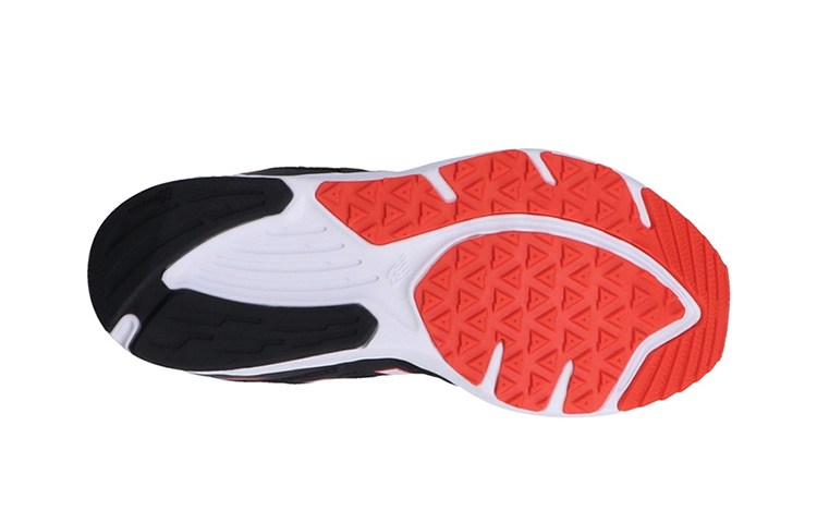 Shop 中童 New Balance Hanzo 輕便透氣休閒跑步鞋 黑色