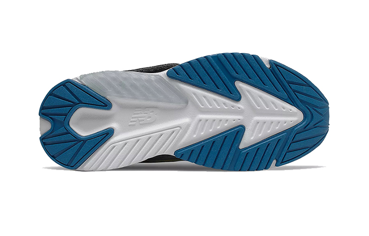 Shop 中童 New Balance Rave Run 黑灰