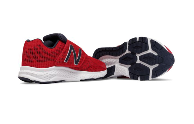 Shop (PS) ニューバランス Vazee Rush v2 (レッド) KVRUSRYP