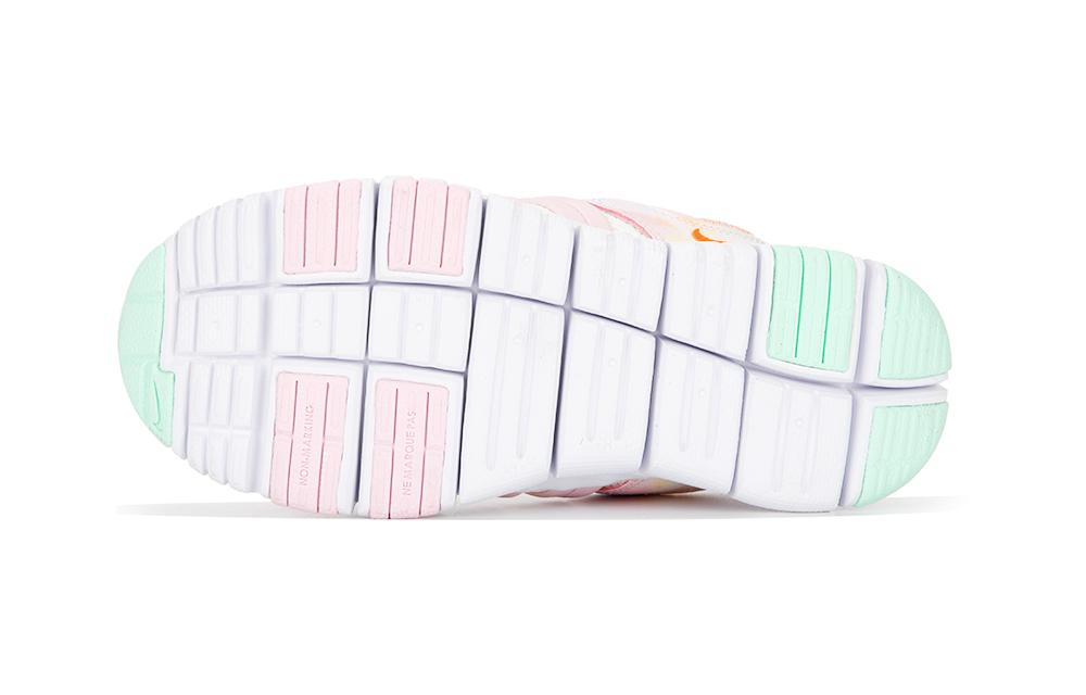 Shop (PS) 耐克Dynamo Free粉白童鞋 FJ7724-181