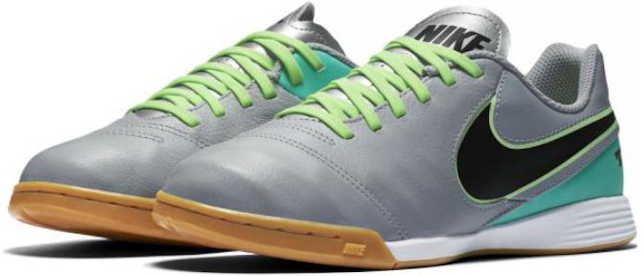 (PS) 나이키 주니어 티엠포 레전드 6 IC '실버 블랙' 819190-003 Lookbook (PS) 나이키 주니어 티엠포 레전드 6 IC '실버 블랙' 819190-003