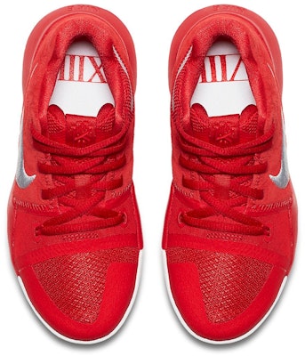 (PS) Nike Kyrie Irving 3 'Merah Universitas Abu-abu Wolf' 869985-601 Lookbook (PS) Nike Kyrie Irving 3 'Merah Universitas Abu-abu Wolf' 869985-601