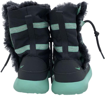 Nike Roshe One Hi Se 保暖防滑雪地靴 童鞋 黑綠 Shop Nike Roshe One Hi Se 保暖防滑雪地靴 童鞋 黑綠