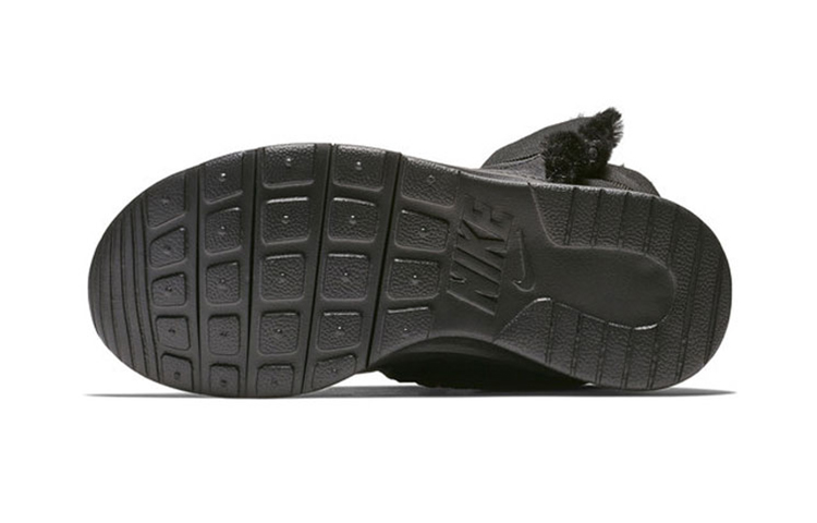 Shop 中童 Nike Venture Runner 高筒 兒童跑步鞋 黑色