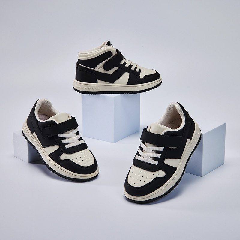 Sizing 兒童 PONY 緩震輕便透氣休閒 防滑耐磨 黑白色