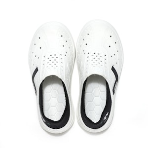 (PS) 포니 큐트 팬더 샌들 (흰/검) 242K1SA02BK Shop (PS) 포니 큐트 팬더 샌들 (흰/검) 242K1SA02BK