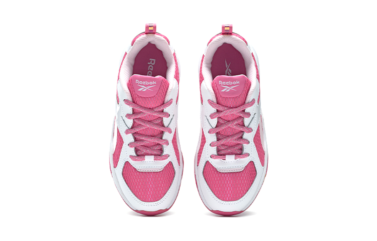 Shop Reebok XT Sprinter 兒童粉白跑步鞋