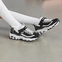 Sizing 大童 Skechers D‘LITES 迷你老爹鞋 白黑色