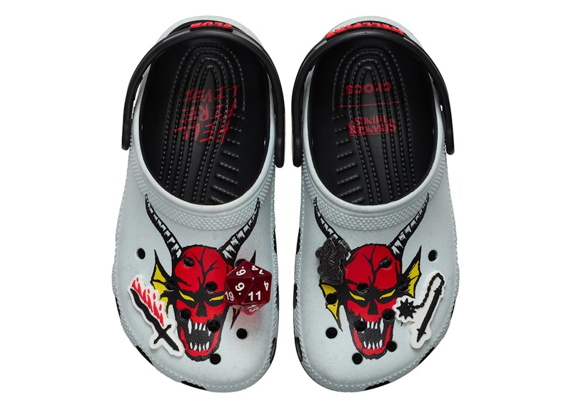 Order (PS) ストレンジャー・シングス x クロックス クラシック クロッグ ヘルファイア 211513-90H