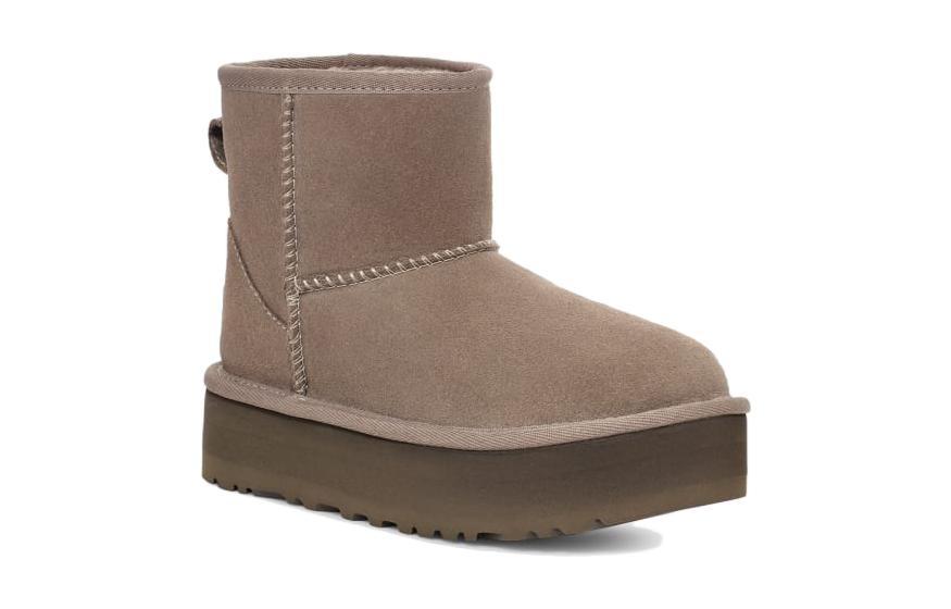 Lookbook (PS) UGG Sepatu Bot Klasik 'Coklat Terang' 1143700K-SKP