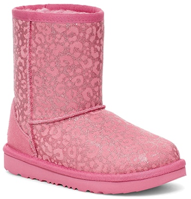 幼童 UGG 經典 II 閃亮豹紋 加絨雪靴 野漿果色 Lookbook 幼童 UGG 經典 II 閃亮豹紋 加絨雪靴 野漿果色