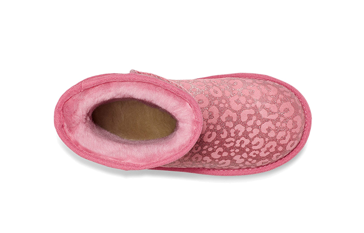 Shop 幼童 UGG 經典 II 閃亮豹紋 加絨雪靴 野漿果色