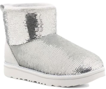 (PS) UGG 经典迷你靴 '银色亮片' 1143708K-SLVR Lookbook (PS) UGG 经典迷你靴 '银色亮片' 1143708K-SLVR