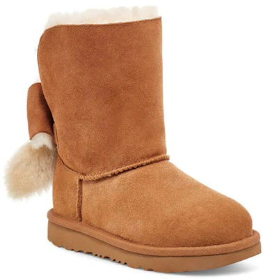 UGG 經典迷你 II 反折蝴蝶結 雪地靴 大童 栗子棕色 Lookbook UGG 經典迷你 II 反折蝴蝶結 雪地靴 大童 栗子棕色