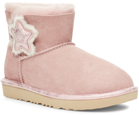 (PS) UGG 미니 베일리 버튼 II 스타 (빅) 핑크 1107969K-PCRY Lookbook (PS) UGG 미니 베일리 버튼 II 스타 (빅) 핑크 1107969K-PCRY